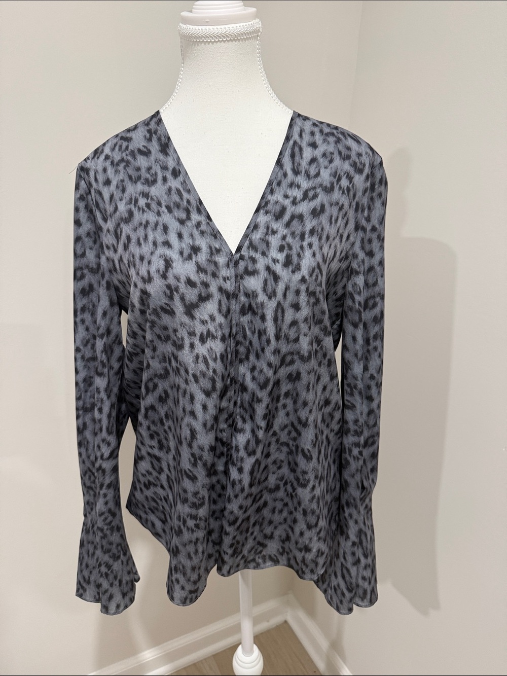 Joie Gray Leopard Print V-Neck Long Sleeve Blouse